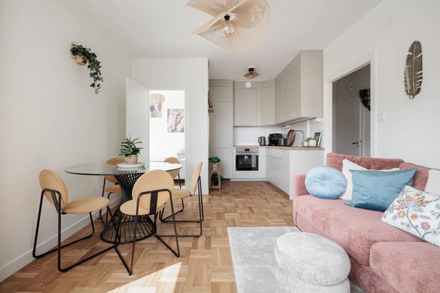 Tvåa med dubbla balkonger i Stockholm nära parker och city