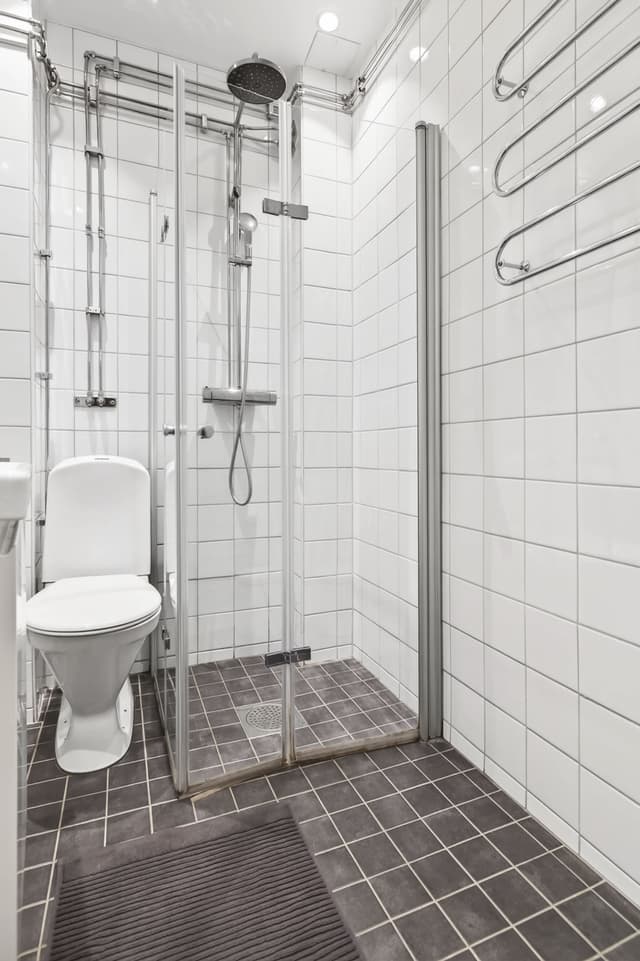 Mysig studiointeriör i St. Eriksplan, Stockholm, i ett historiskt hus.