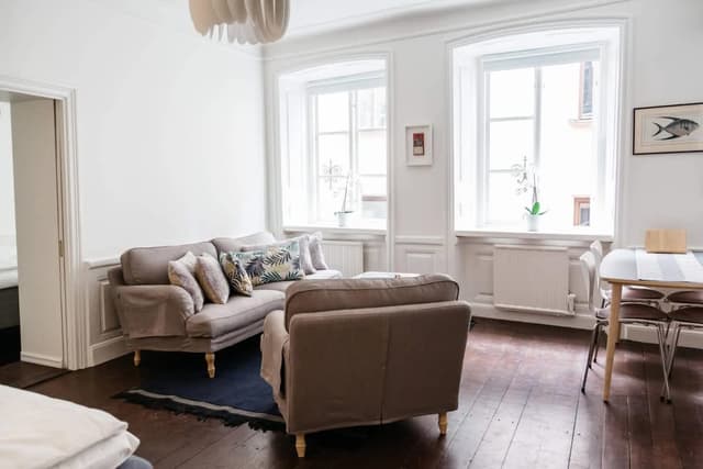 Högkvalitativ hårfön och plattång i en salong i Stockholm