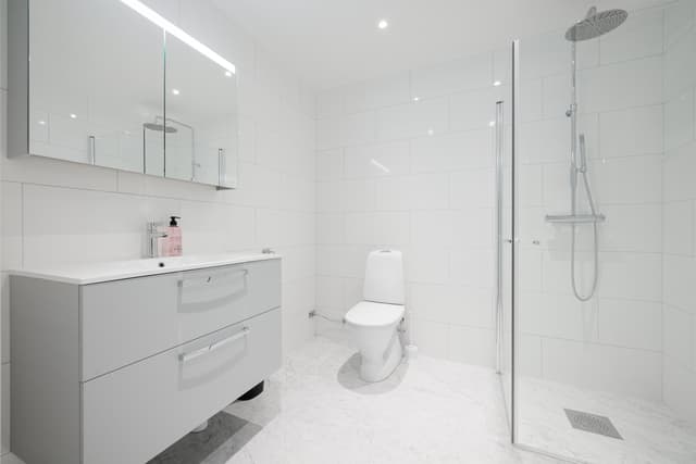 Balkongutsikt från modern SoFo-lägenhet i Södermalm, Stockholmsstad