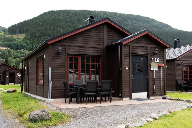 Vardagsrum, kök, huvudsovrum, andra sovrummet, badrum i en skandinavisk stuga i Åre.