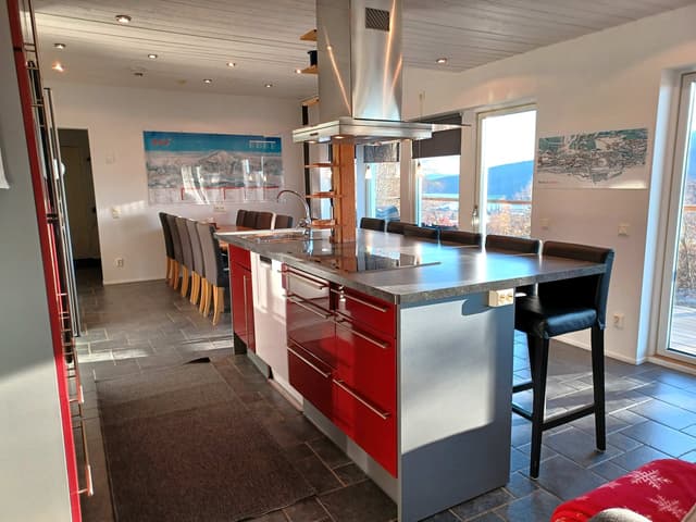 120 sqm apartment in Åre for 16 guests with south-facing balcony, open-plan kitchen and two private saunas