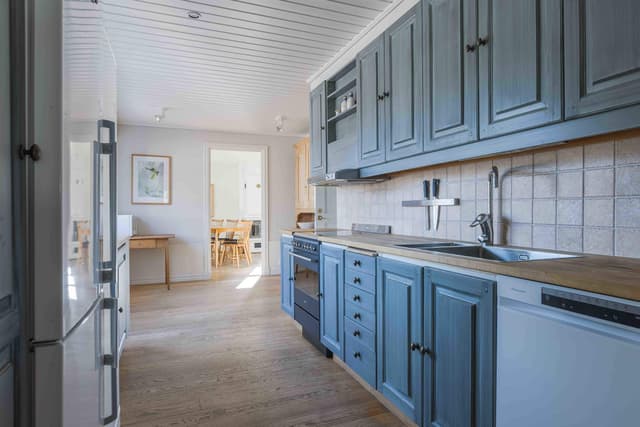 Åre familjehem, öppet vardagsrum med eldstad, utrustat kök, mysiga sovrum, privat bastu, nära skidliftar