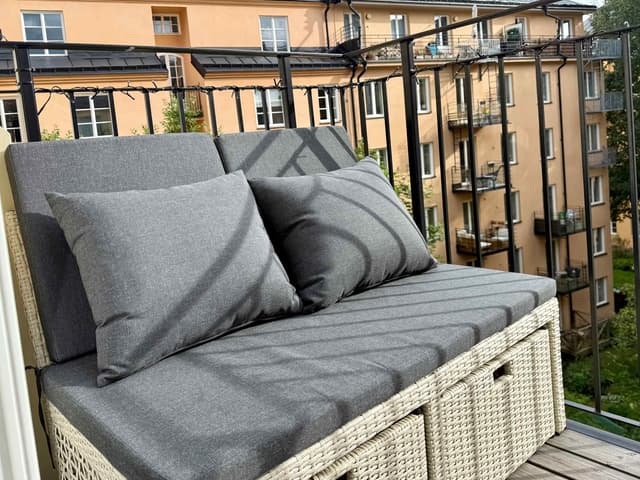 Mysig studio på Södermalm med balkong och kokvrå nära Vitabergsparken, Stockholm.