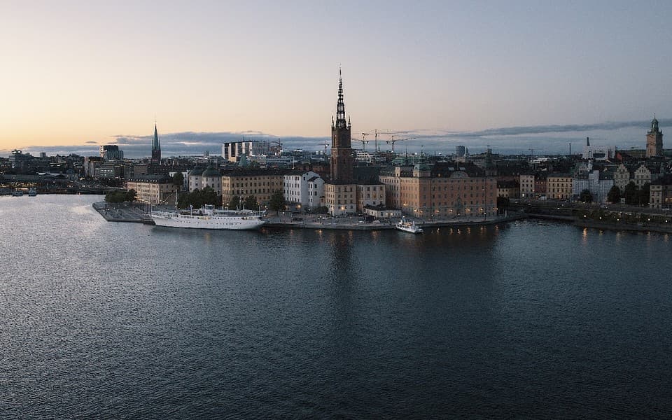 How can you rent an apartment in Stockholm?