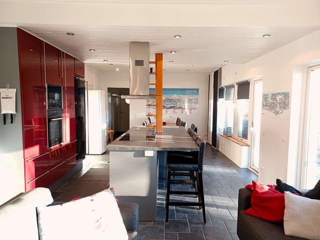 120 sqm apartment in Åre for 16 guests with south-facing balcony, open-plan kitchen and two private saunas