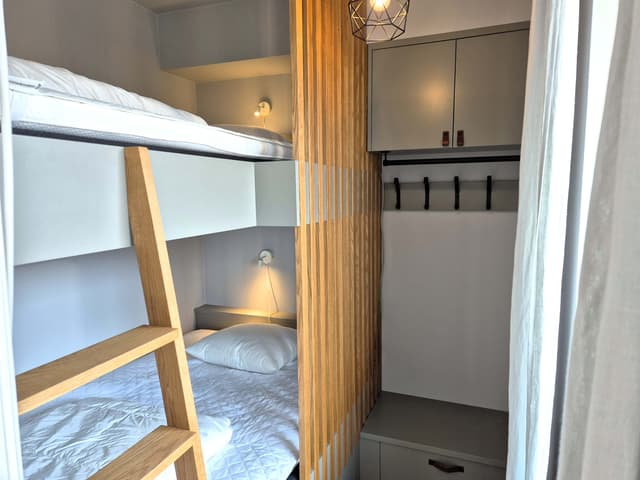 Central Åre apartment near ski lift, south-facing balcony with lake view