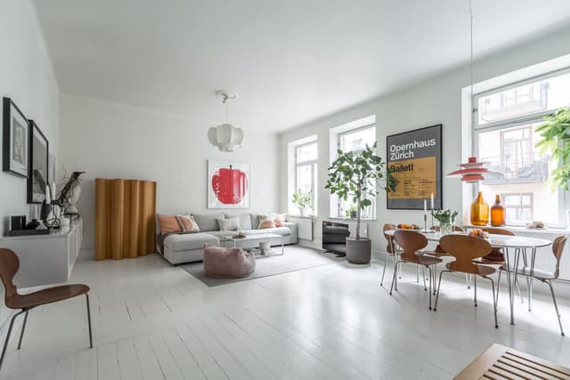 Tvårumslägenhet med privat balkong mot innergården i Vasastan, Stockholm