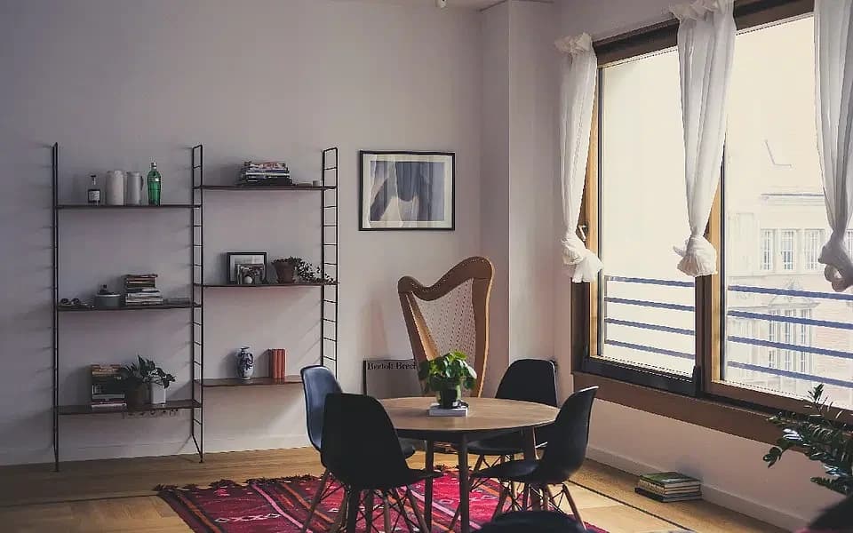 What is the notice period when renting out a condominium?