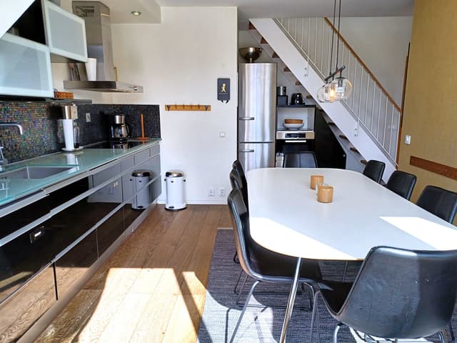 Modern duplex apartment in central Åre with lake view, rooftop terrace and private sauna near ski lifts