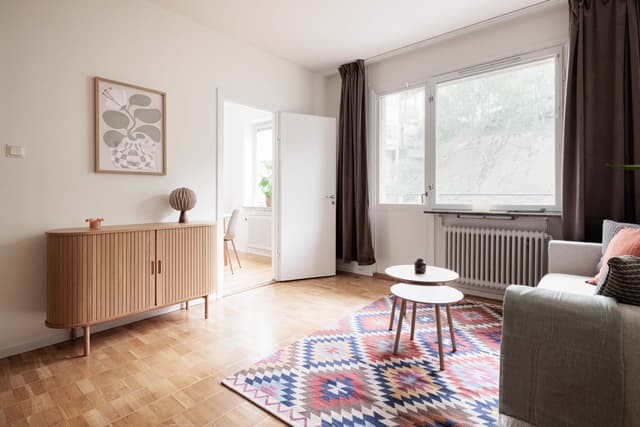 Studiointeriör, pentry, mysigt allrum, lokala kaféer och butiker i närheten, Sundbyberg