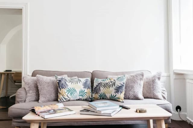 Högkvalitativ hårfön och plattång i en salong i Stockholm