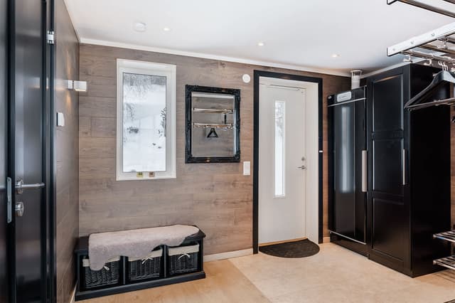 Spacious apartment in Åre with large windows, sauna, fireplace and balconies near ski system and town centre