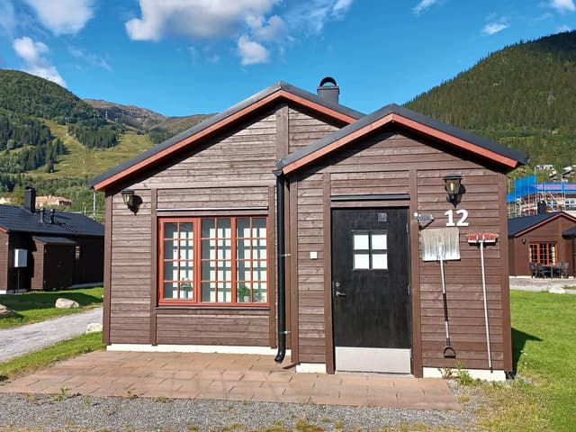 Detached cabin by the lake in Åre Strand with patio and fireplace, close to ski slopes and village centre