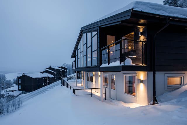 Ski apartment near VM6 and Kabinbanan lifts with patio, dishwasher, ski storage and free parking