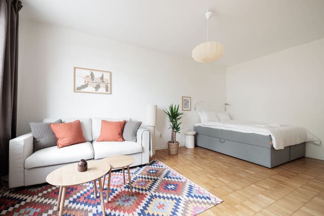 Studiointeriör, pentry, mysigt allrum, lokala kaféer och butiker i närheten, Sundbyberg