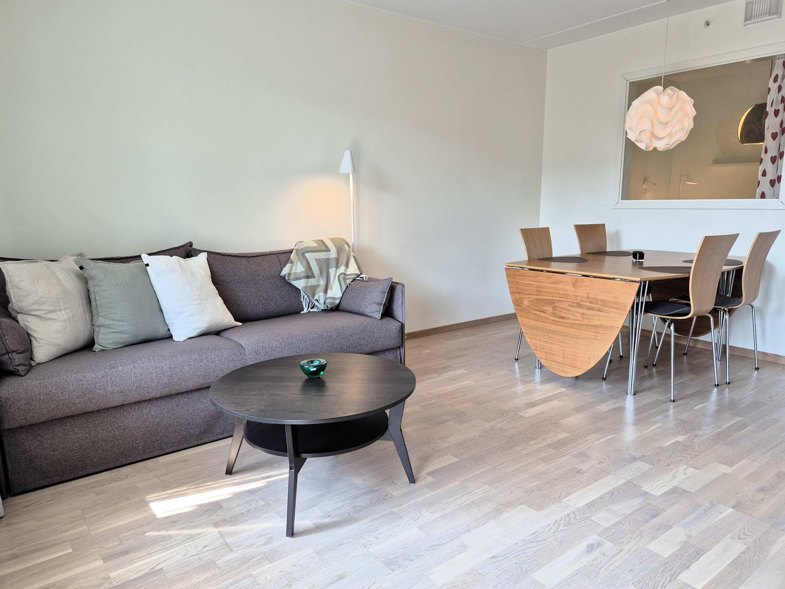 Central Åre apartment near ski lift, south-facing balcony with lake view