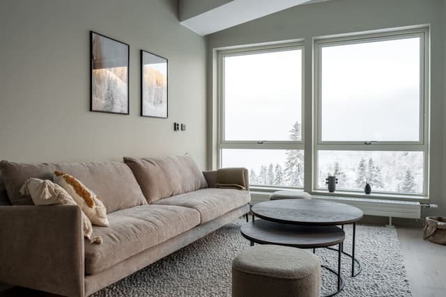 Ski-in ski-out lägenhet i Åre med stilren interiör, fullt utrustat kök, modernt badrum och bergsutsikt