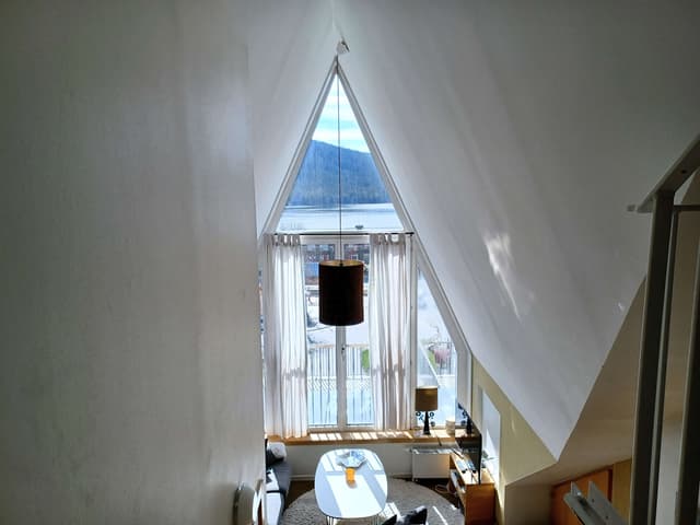 Modern duplex apartment in central Åre with lake view, rooftop terrace and private sauna near ski lifts