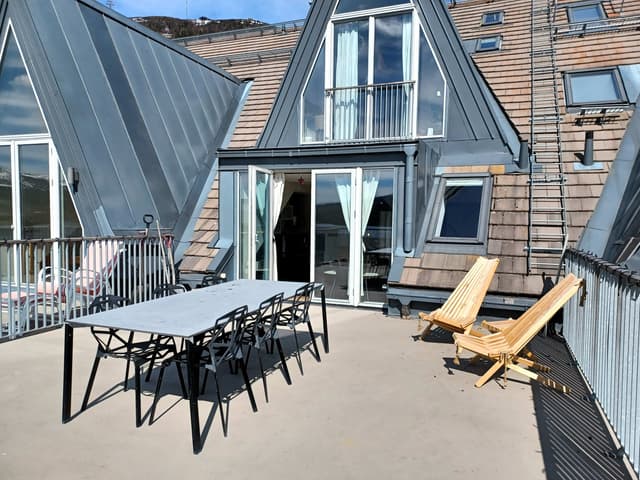 Modern duplex apartment in central Åre with lake view, rooftop terrace and private sauna near ski lifts