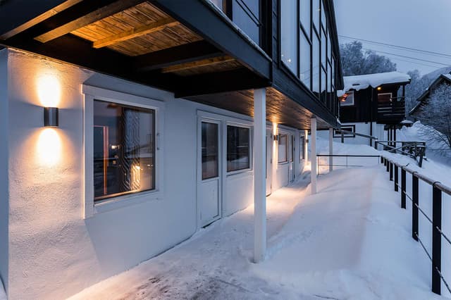 Ski apartment near VM6 and Kabinbanan lifts with patio, dishwasher, ski storage and free parking