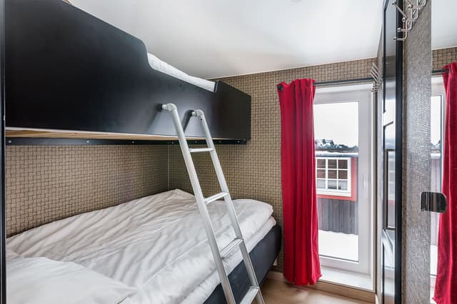 Spacious apartment in Åre with large windows, sauna, fireplace and balconies near ski system and town centre