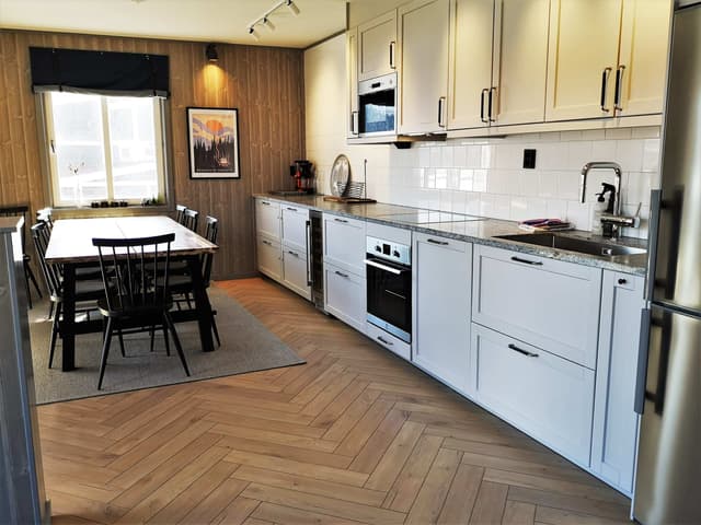 Ski apartment in VM8, Åre near lifts and slopes, with private sauna and south-facing corner balcony