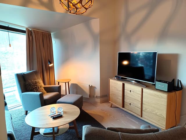 Modern apartment in Åre near the square with fireplace, private sauna, balcony and easy access to ski lifts.