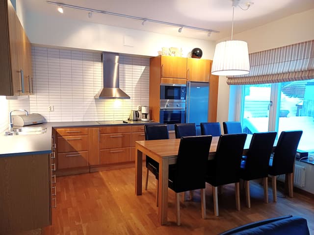 Ski apartment near Åre Square with private sauna, three bedrooms, ski storage and garage parking