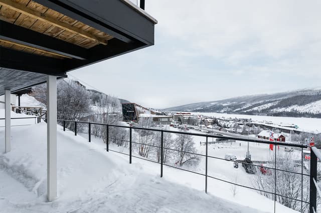 Apartment in Åre with south-facing patio, open-plan kitchen/living room, free parking and ski/bike storage