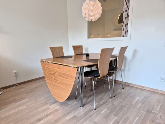 Central Åre apartment near ski lift, south-facing balcony with lake view