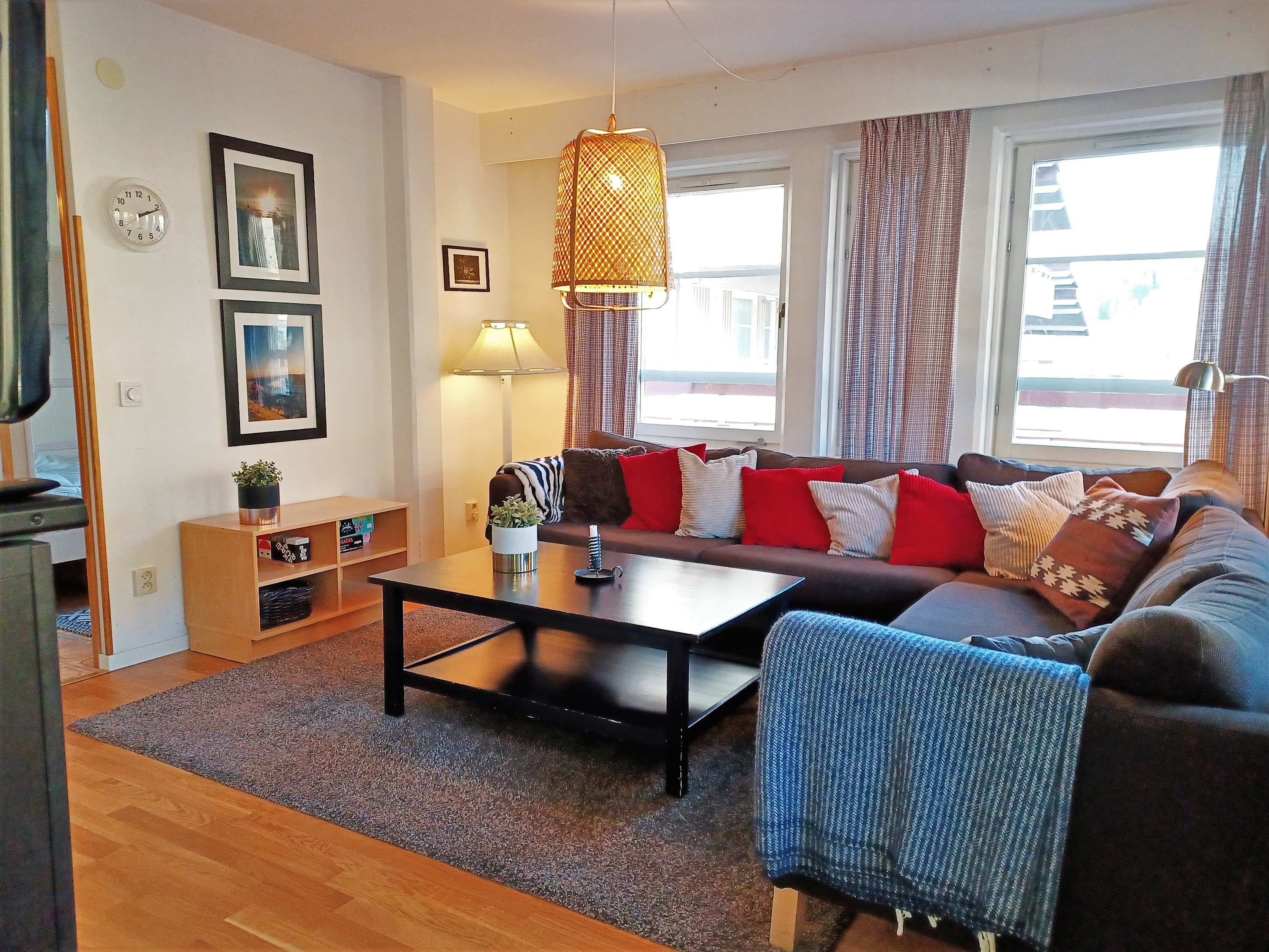 Ski-in/ski-out apartment in central Åre with private sauna near the slope, lifts and village square