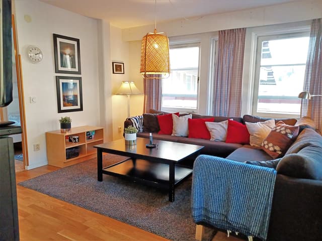 Ski-in/ski-out apartment in central Åre with private sauna near the slope, lifts and village square