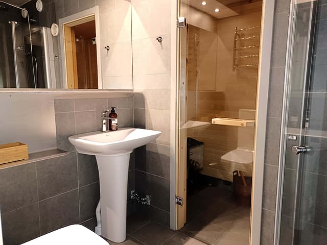 Apartment in Åre near Bergbanan and Åre Square, steps to ski lift, private sauna and balcony