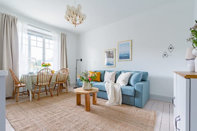 Chic apartment near the city center with bright living area, sofa bed, fully equipped kitchen and spacious bedroom