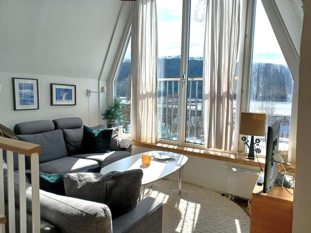 Modern duplex apartment in central Åre with lake view, rooftop terrace and private sauna near ski lifts
