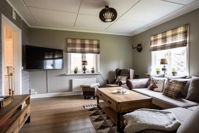 Åre skidhus exteriör, vy från balkong, bastu interiör, privat parkering