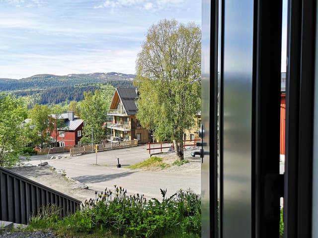 Two-level apartment in Granen, central Åre near Bergbanan, close to lifts and slopes, with private sauna.