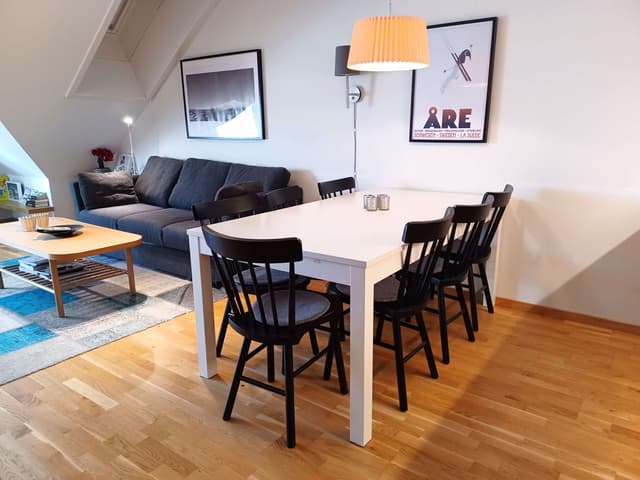 One-bedroom apartment in central Åre near ski lifts, square and restaurants, with balcony and garage parking